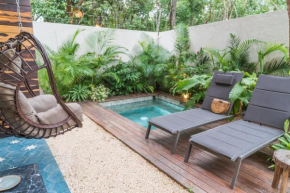 Nice Avant-Garde Studio Charming Private Terrace and MiniPlunge Pool and Great Amenities
